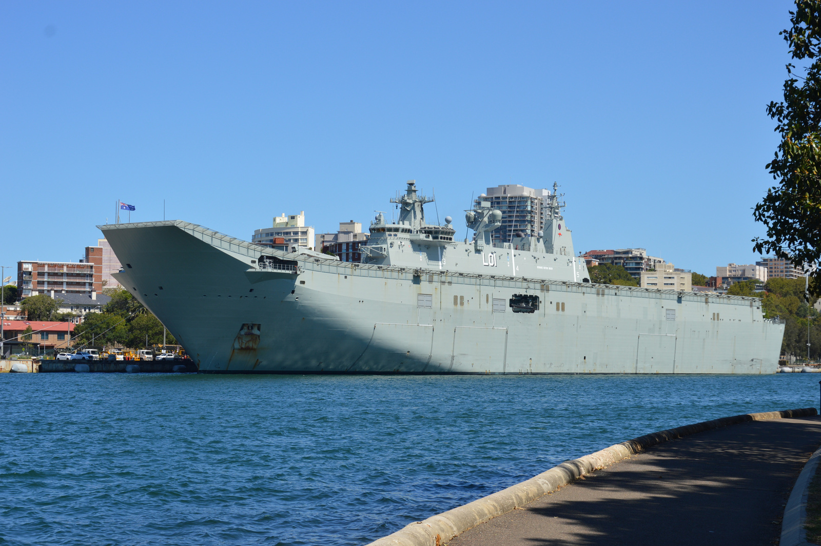 Sydney HMAS Adelaide partraszállító