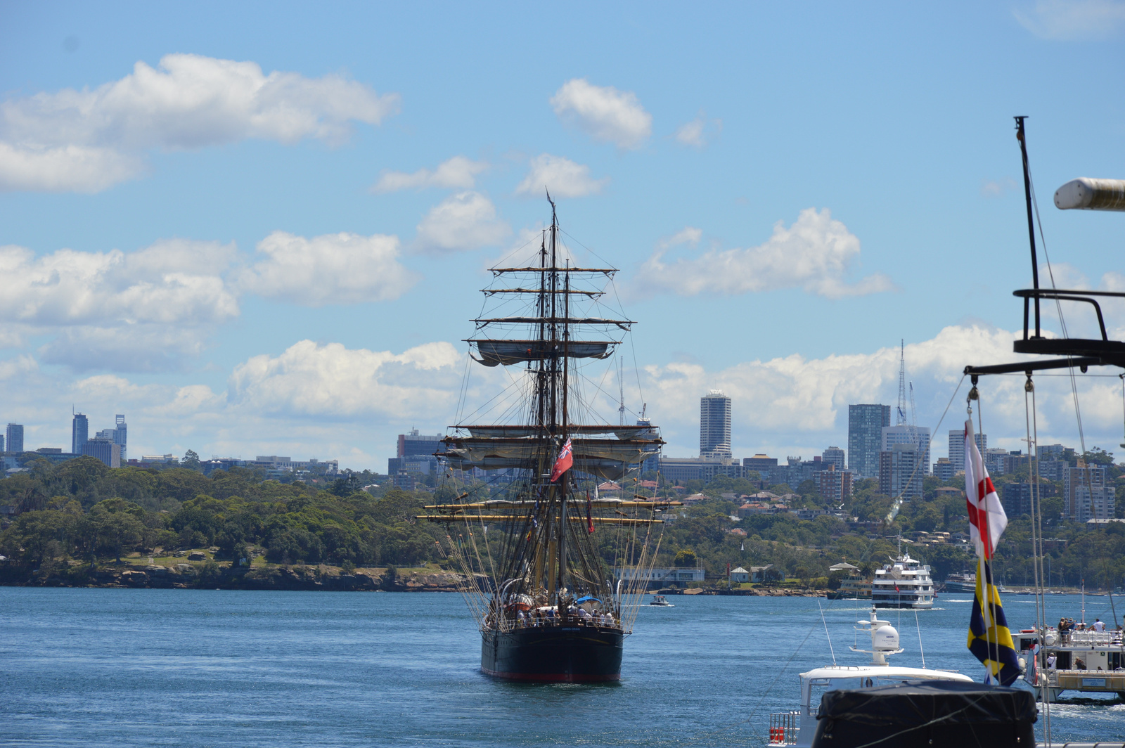Sydney Darling Harbour vitorlás érkezik