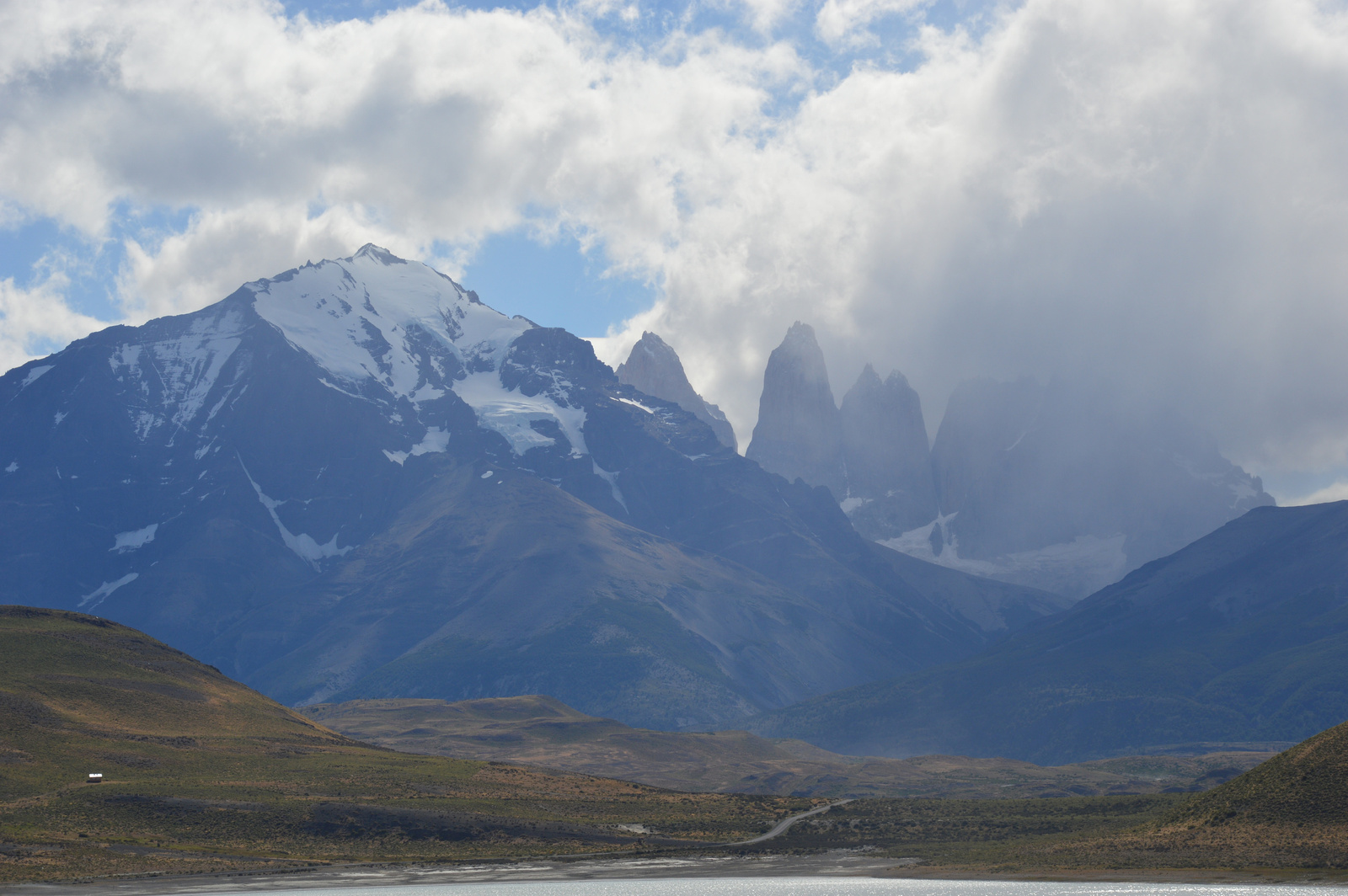 Torres del Paine Laguna Amarga felől belenagyítva