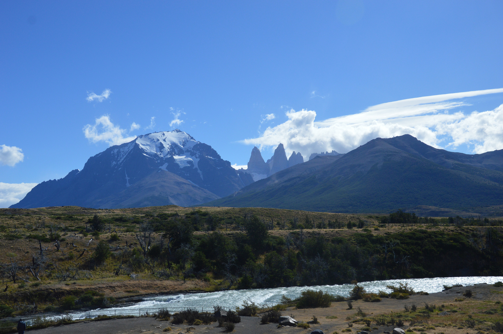 Torres del Paine a Cascada Rio Paine mellől