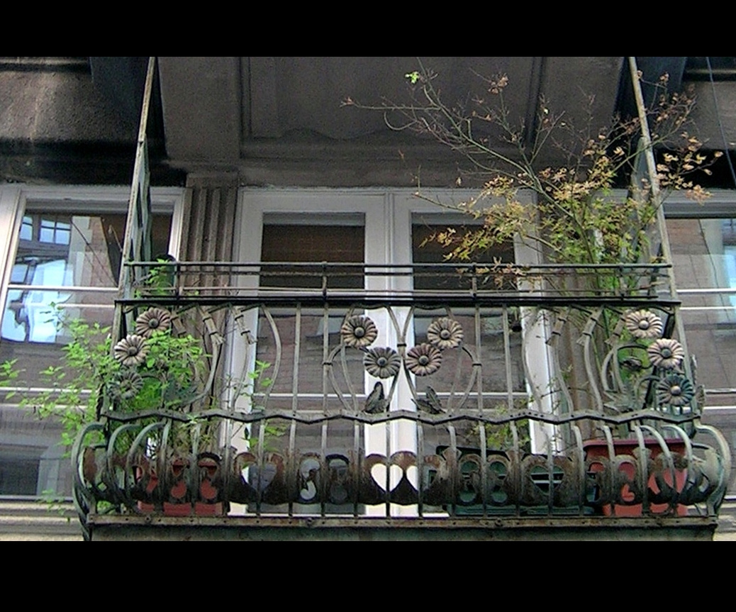 vasvirágos erkély