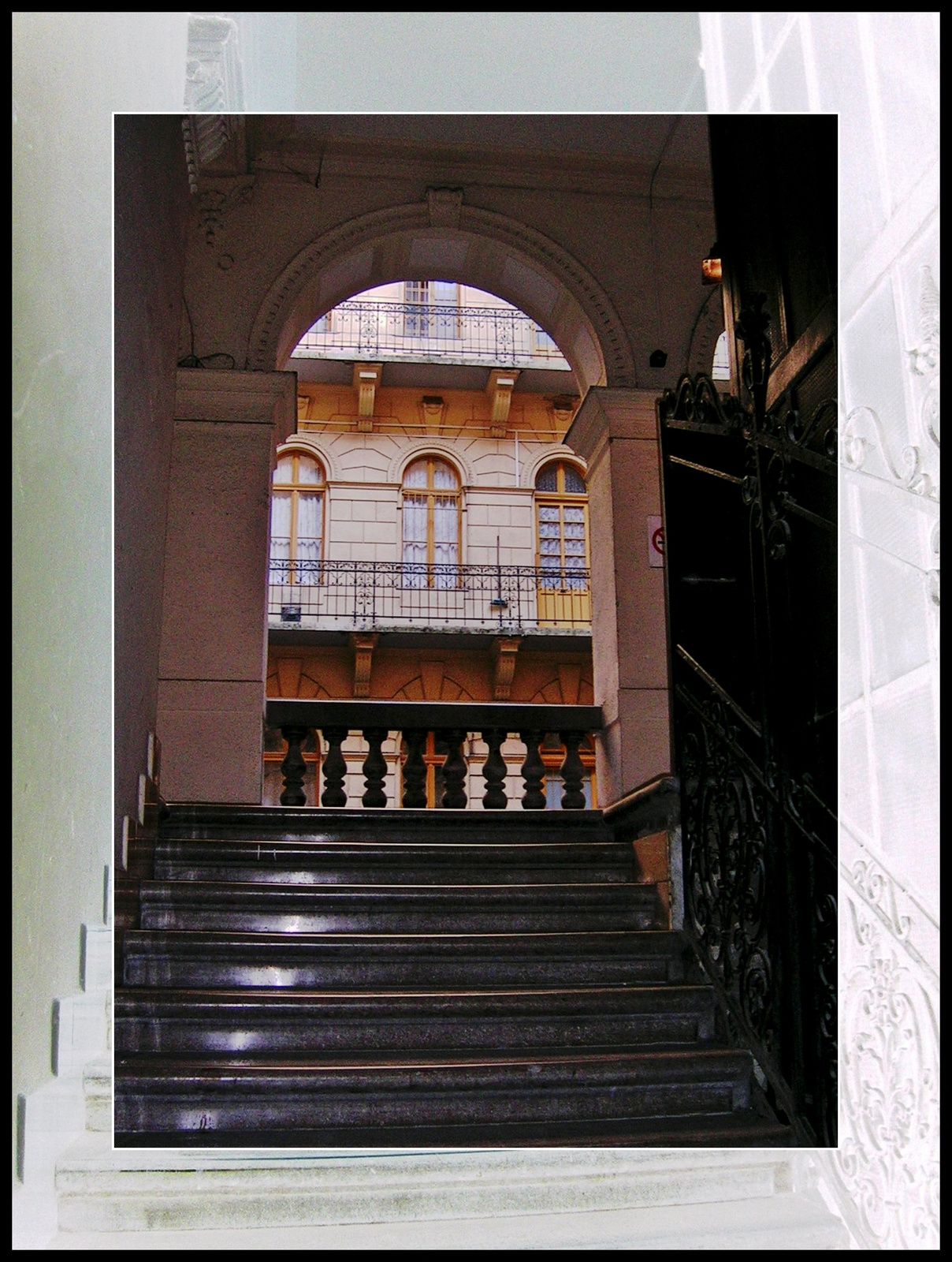 napos lépcsőház