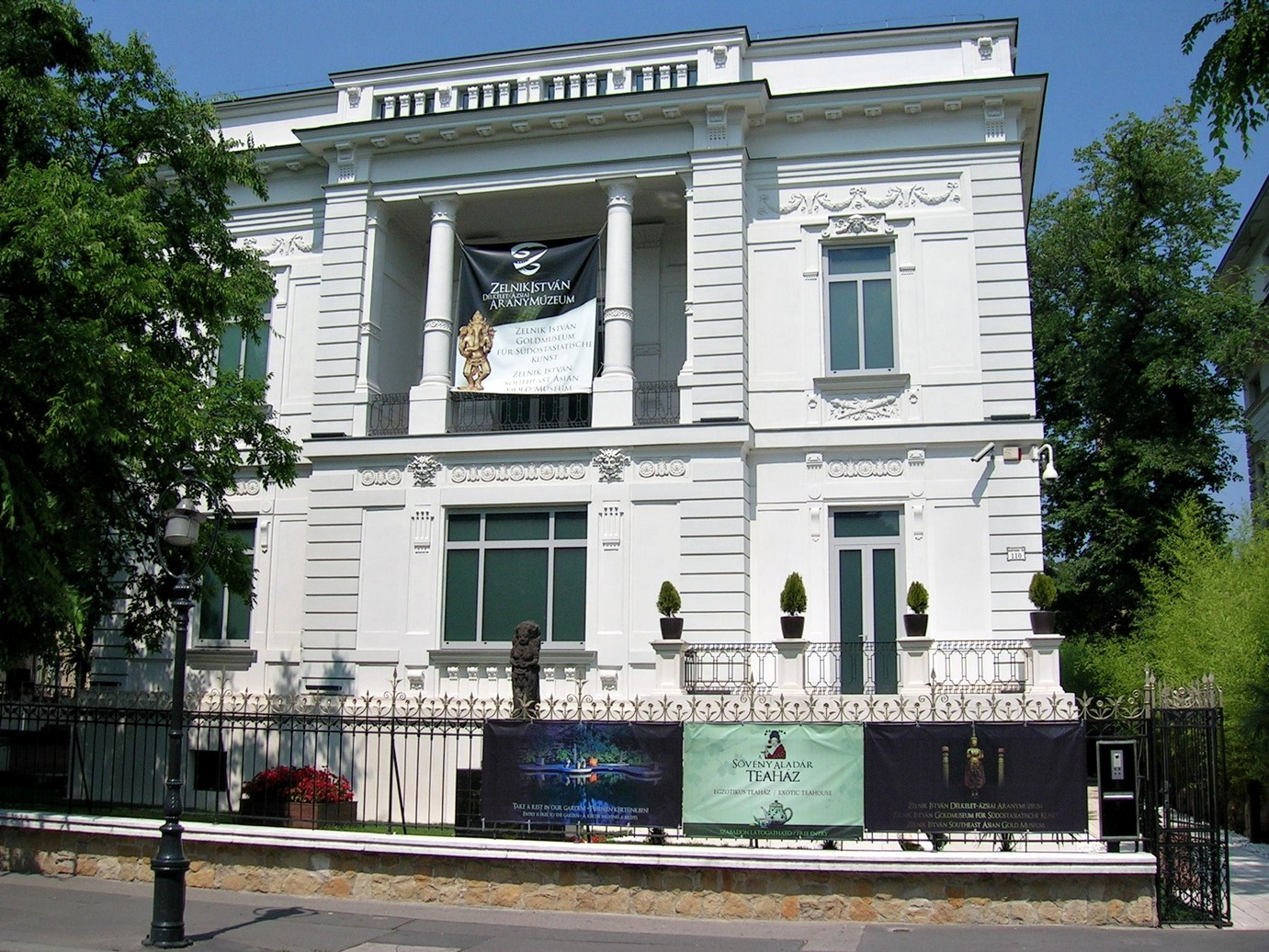 aranymúzeum és teaház