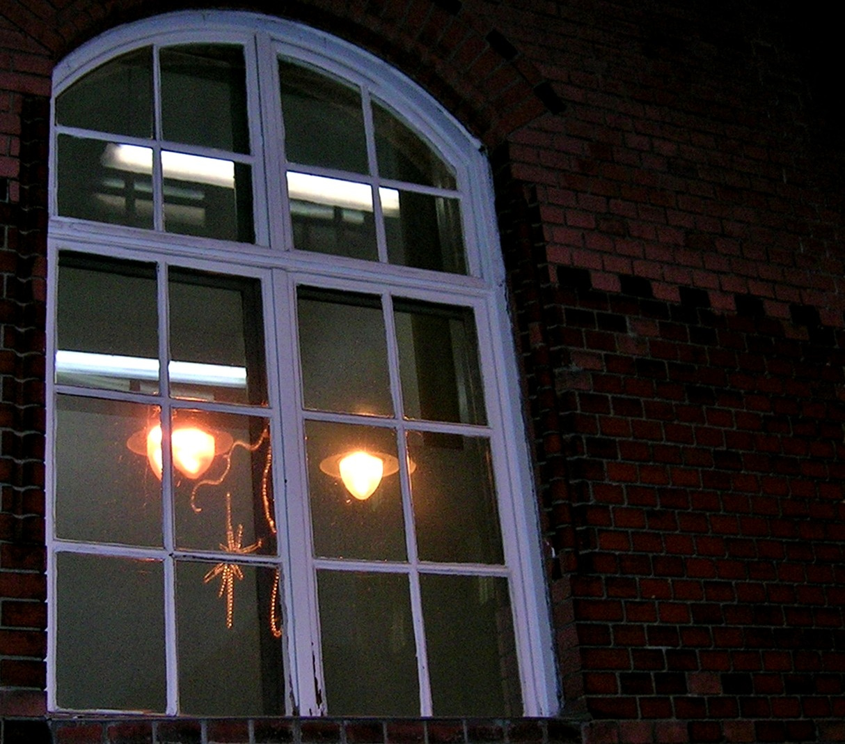 ablakban lámpák