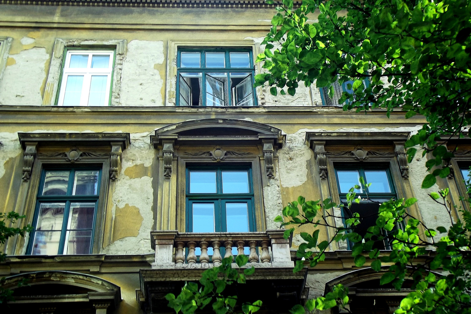 erkély és ablakok