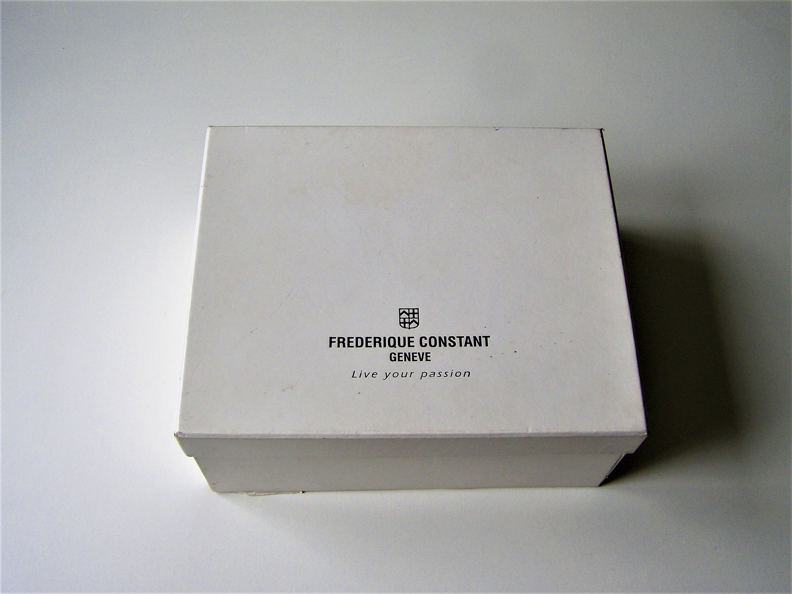 Az elkészült Frederique Constant Automatic karóra eredeti dobozb