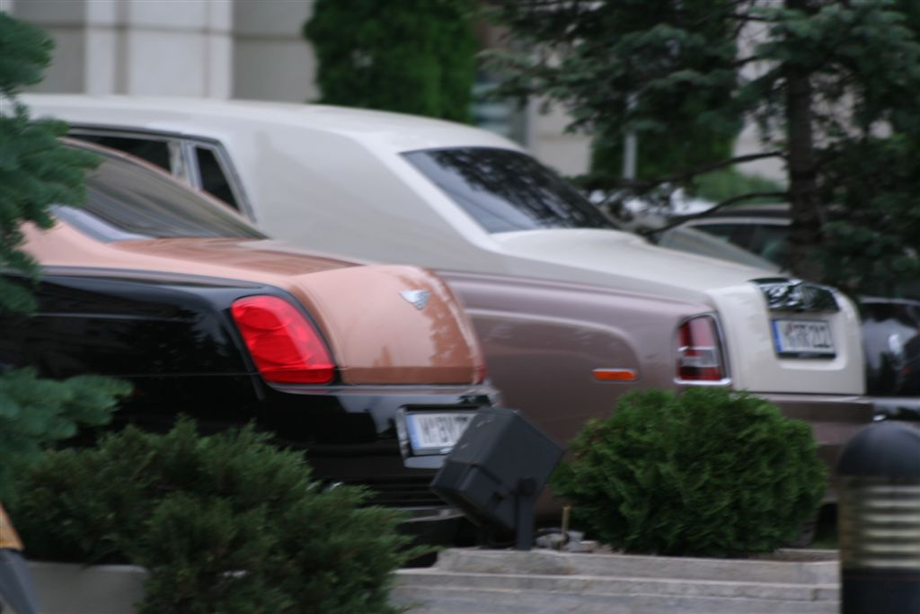 Bentley Flyng spur Rolls Royce Phantom