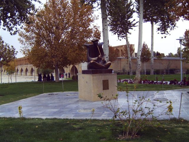 Iszfahán,  furulyázó szobor