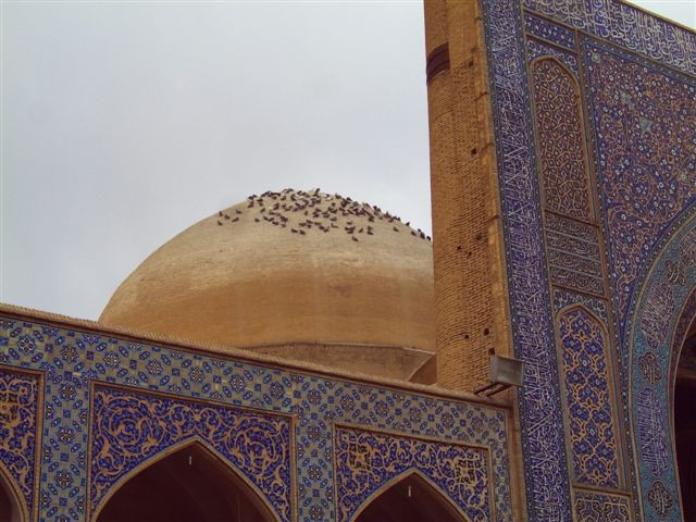 Iszfahán, galambok a Péntek-dzsámi kupoláján