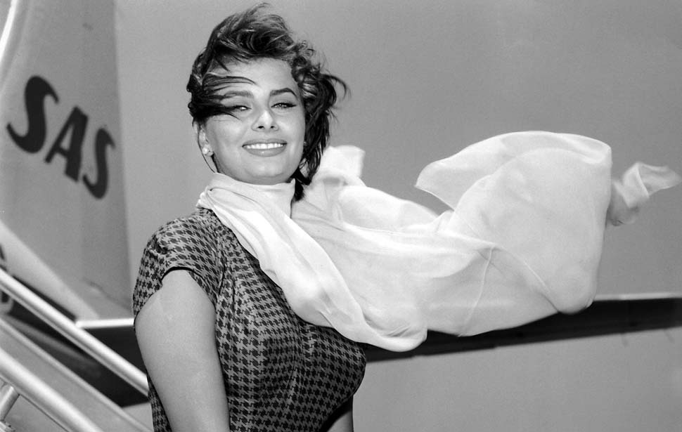 Sophia Loren szinésznő, Los Angelesben Times július 30-án, 1957.