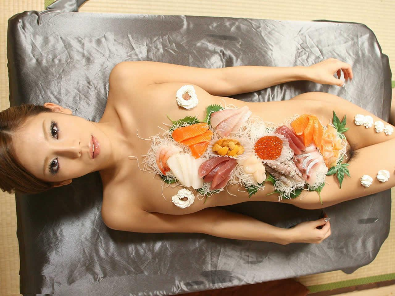 nyotaimori-naked-sushi