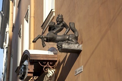 drunken-centaur-skulptur-pub-in-lemberg-ukraine