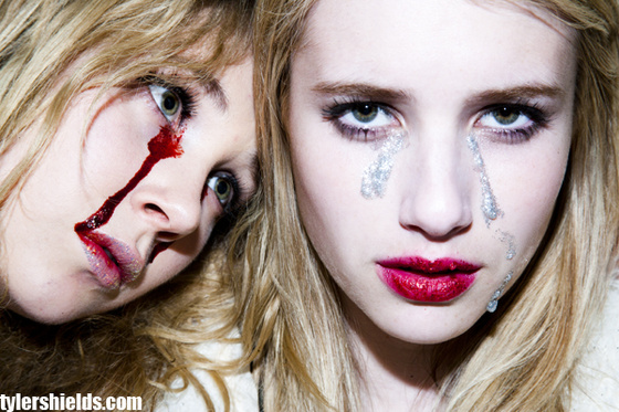 juno-temple-emma-roberts-tears