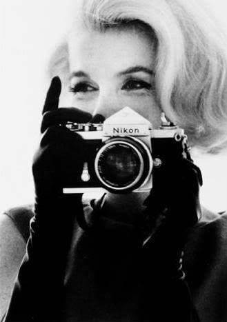 Marilyn Monroe a Nikon fényképezőgép