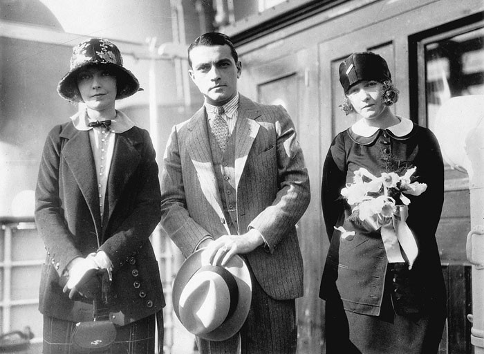 lillian-gish-richard-barthelmess-dorothy-gish-1924-ship