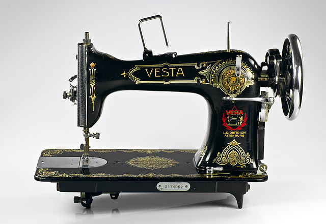 640px-Vesta sewing machine IMGP0718