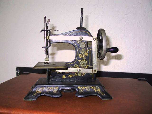 toy-sewing-machine 1