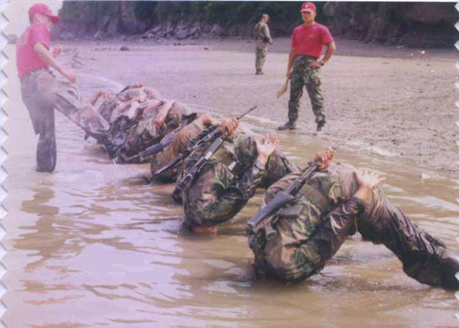 hadsereg sorozás szivatás orvosi vizsgálat katona military consc