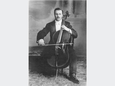 Cellist John Wesley Woodward