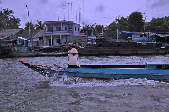 floating market Vietnam