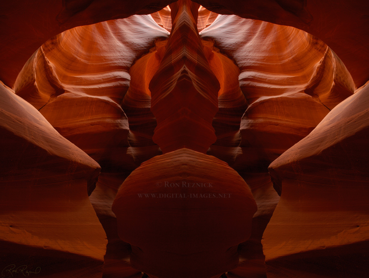 AntelopeCanyon FractalChimney X2504M