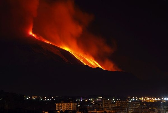 mount-etna-eruption-wide-view