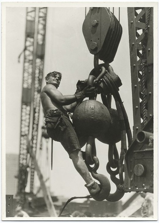 A-worker-riding-on-a-crane-hook-1931-520x727