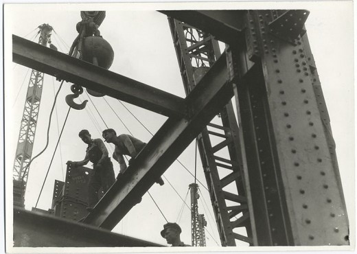 Construction-workers-and-crane-seen-from-below-1931-520x370