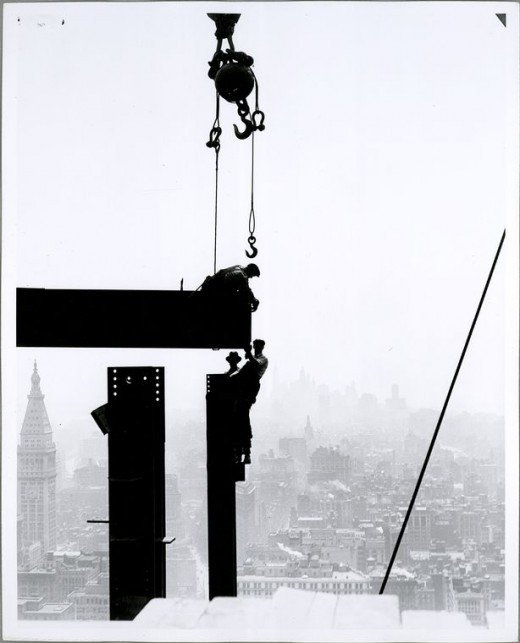 Workers-on-Empire-State-building-1931-3-520x643