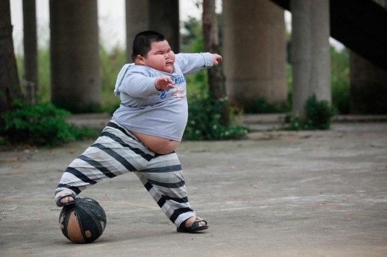 xiao-hao-chinese-4-year-old-fatty-boy-62kg-07-ball-560x372