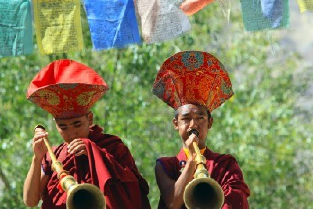 10678381-ladakh--september-6-buddhist-monks-play-ritual-music-on