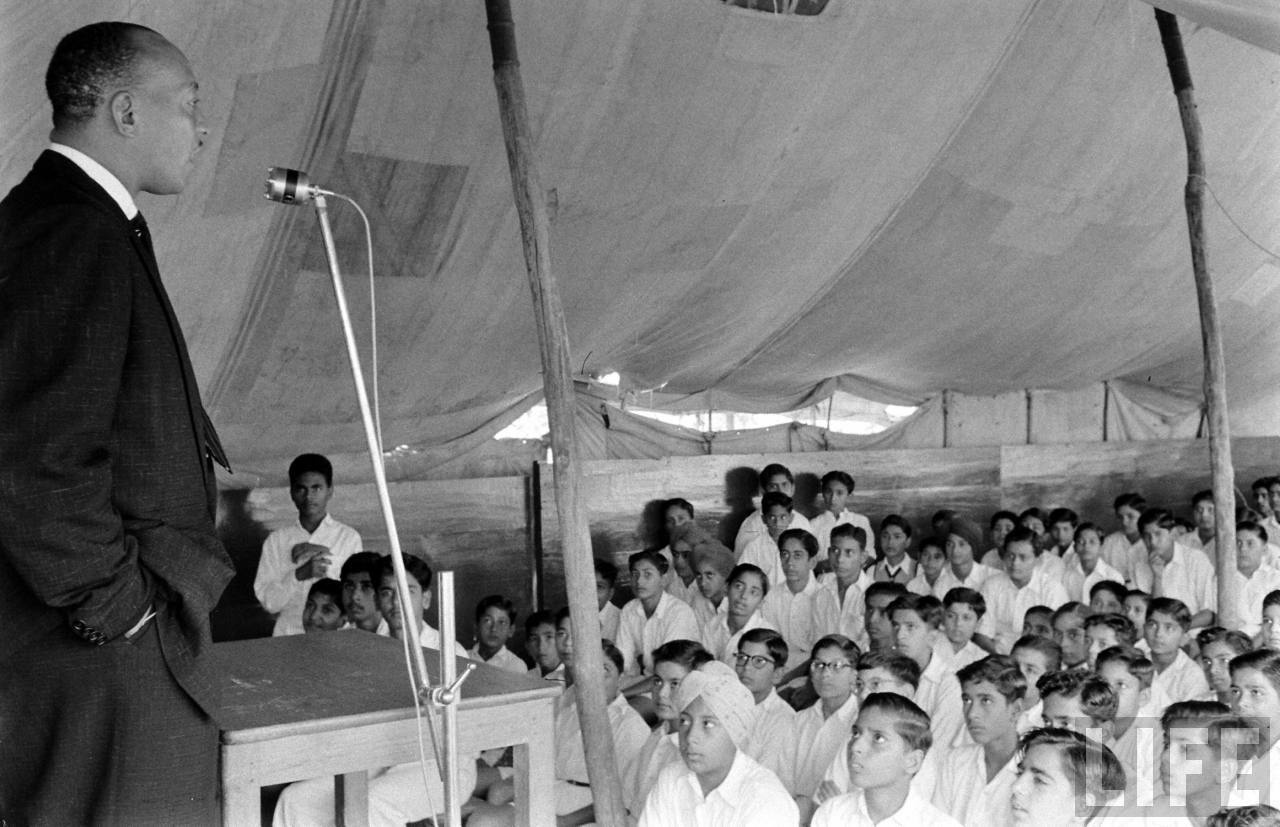 Jesse Owens in India 1955