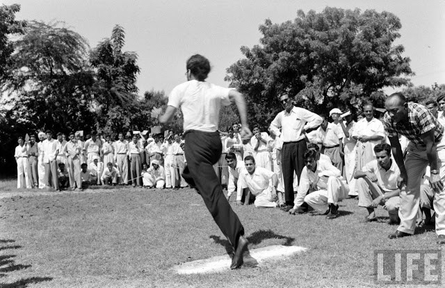 Jesse Owens in India 1955 (41)