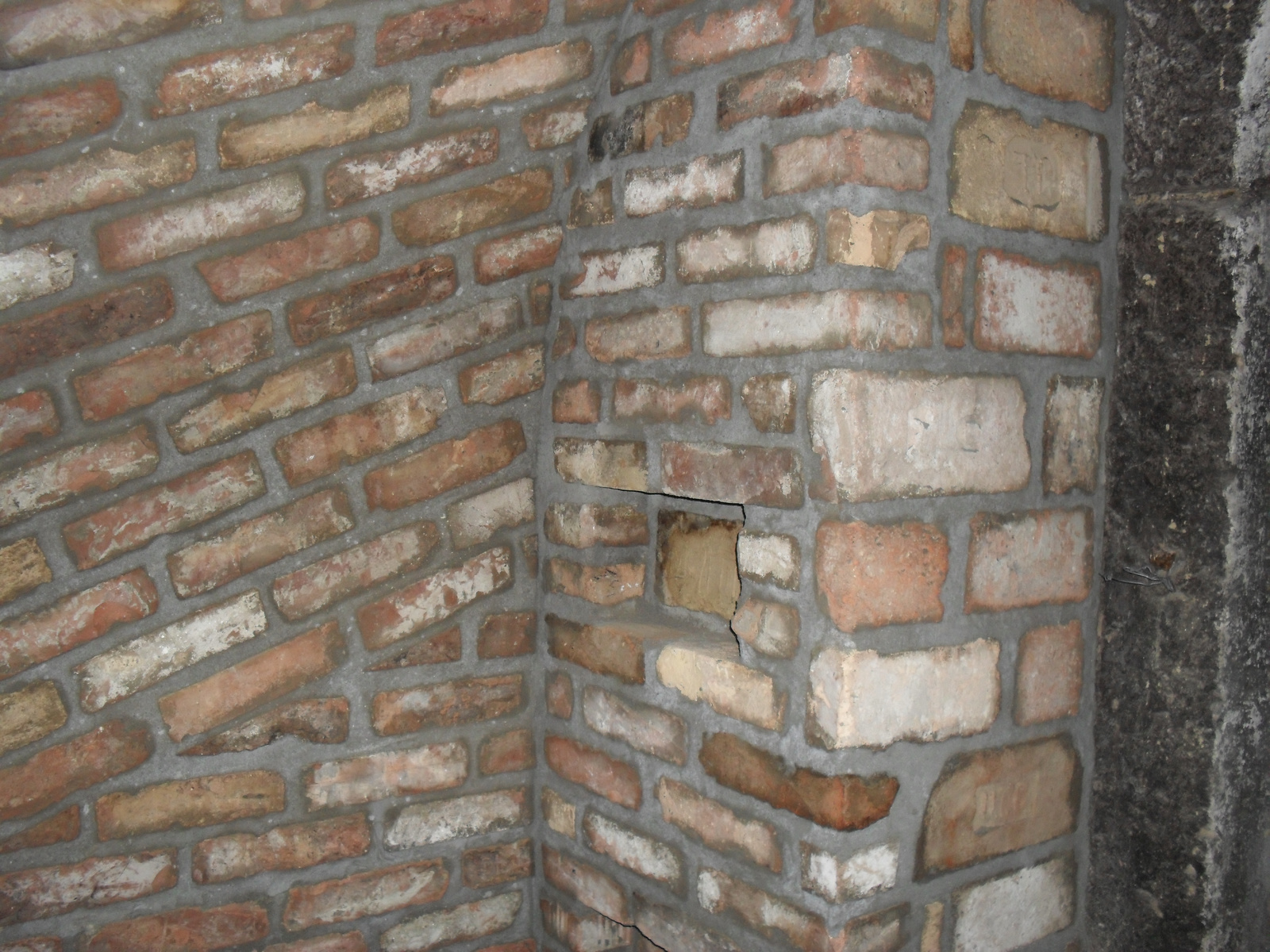 címeres pecsétes tégla crested brick