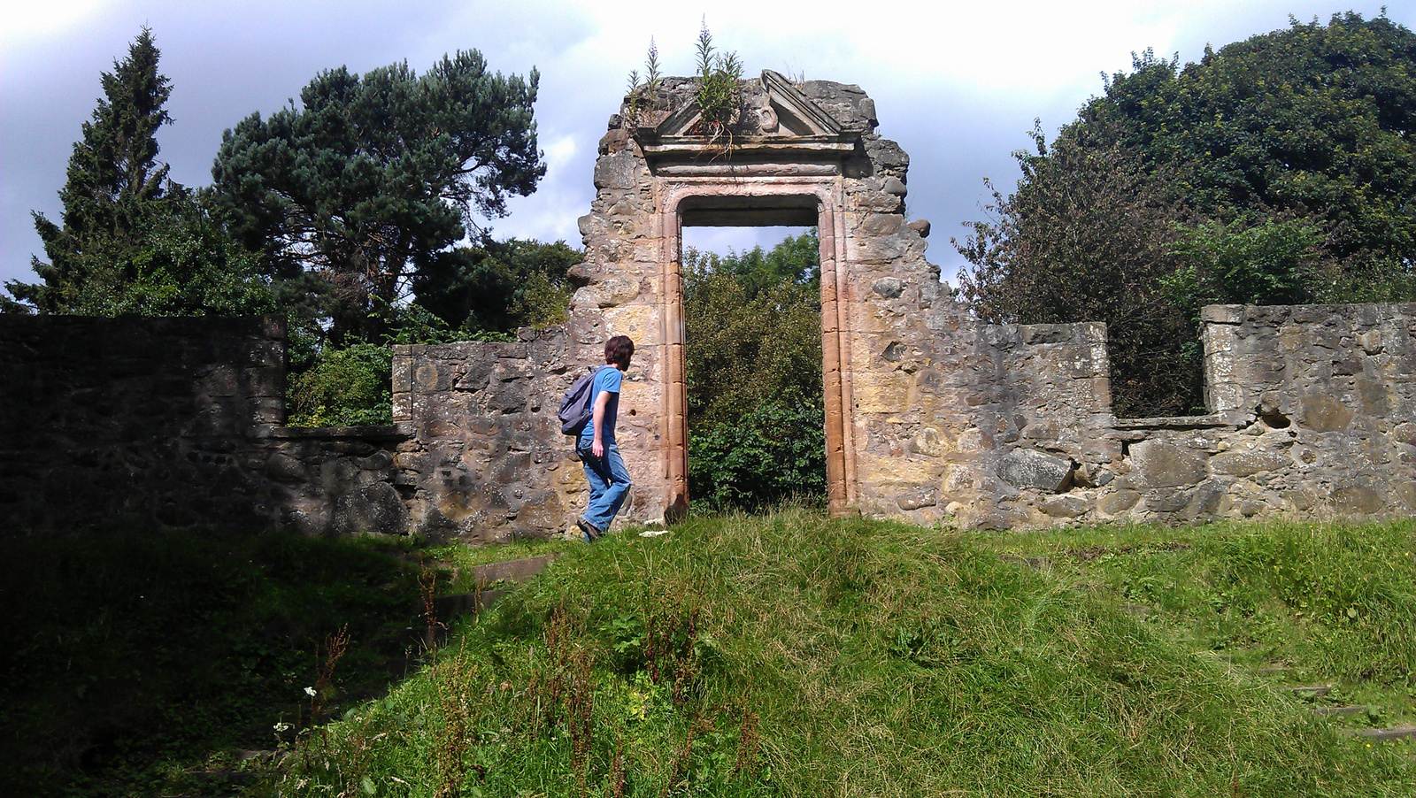 martin-approaching-ruins