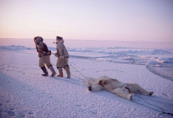 Inuitok zsákmányukkal