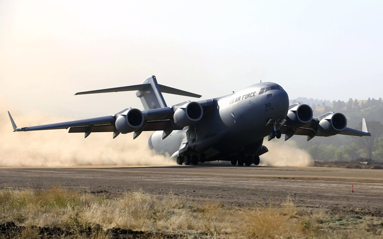 Dirt runway testing increases C-17 safety, agility