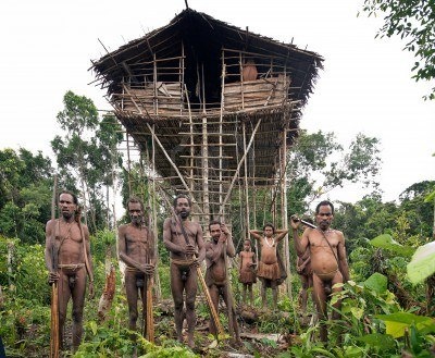 korowai-casas-en-los-arboles-tribu-papua