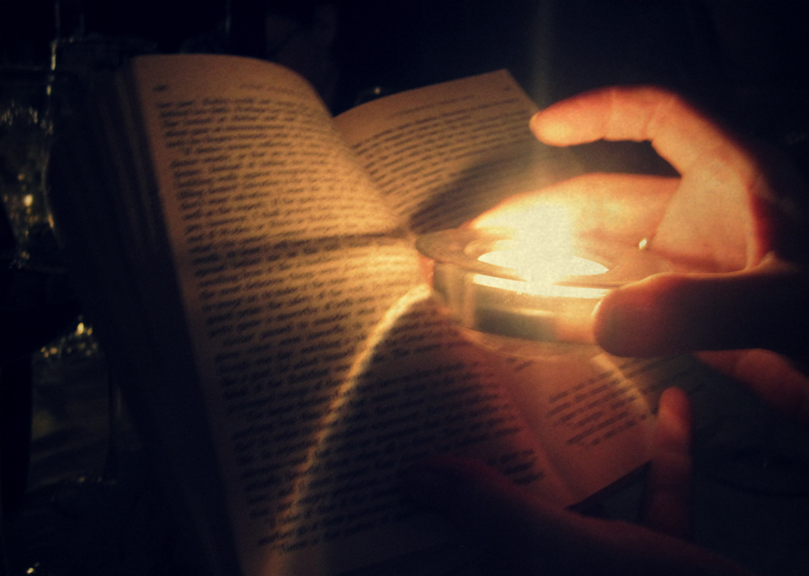 candlelight-read