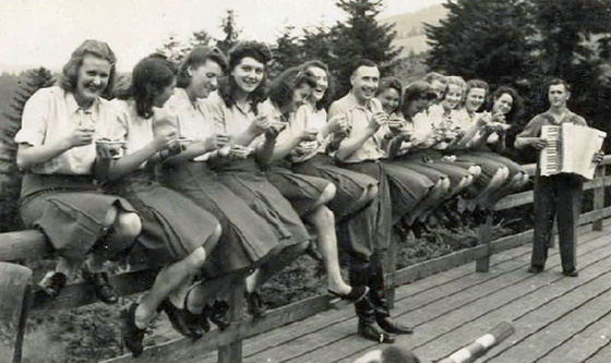 Nazi SS Girls 2