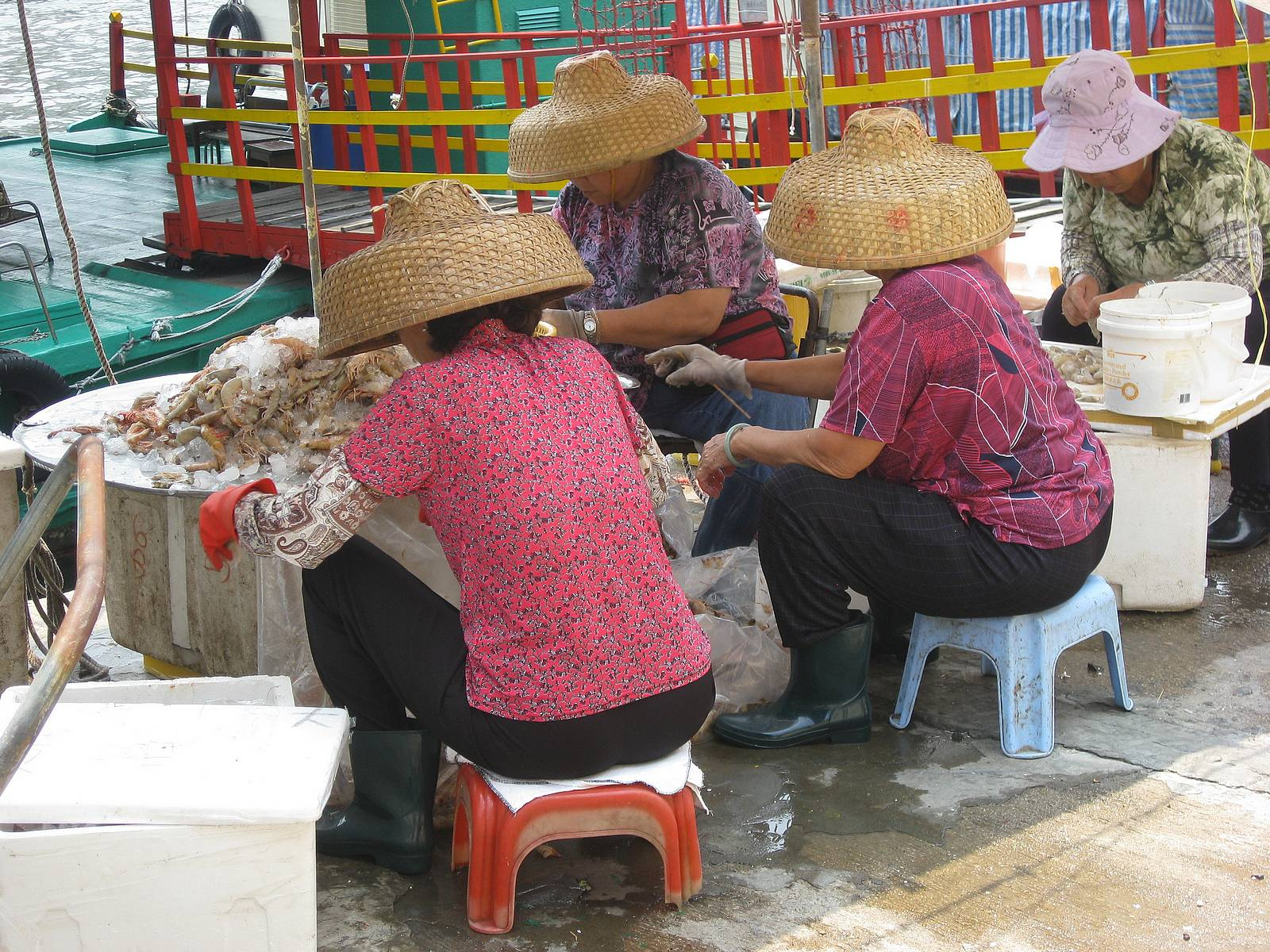 Chinese-women-prawns-fish