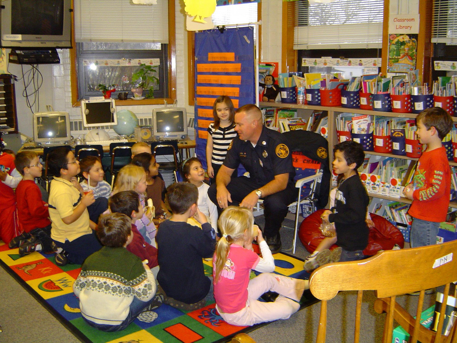 policeman-visits-classroom