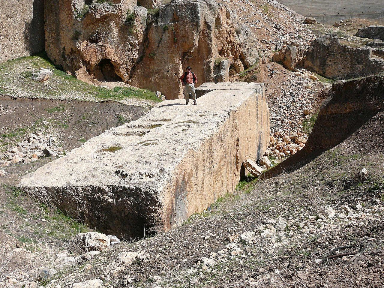 1280px-Baalbek- largest stone