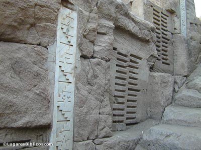 Elephantine-Island-Roman-and-Arabic-Nilometers,ugaresbiblicos