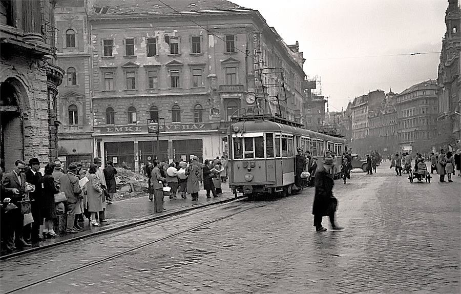 Blaha Lujza tér, 1945