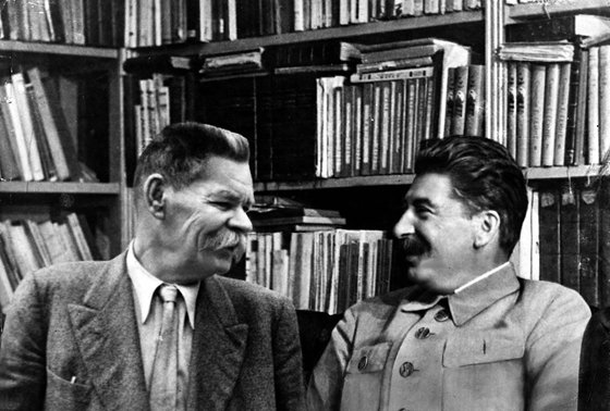 Gorkij leendő gyilkosával Sztálinnal aki megmérgeztette