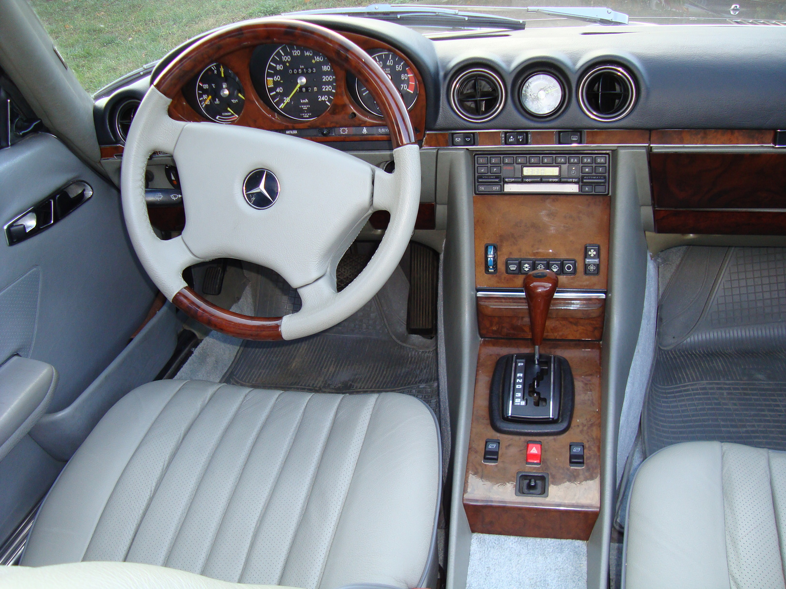 Mercedes 380SL belső1