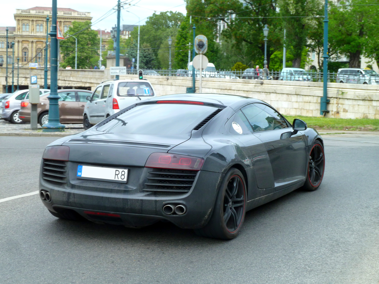 Audi R8