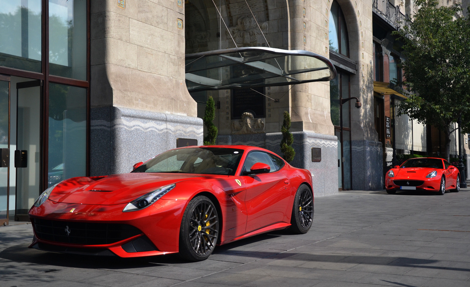 Ferrari F12berlinetta, California kombó