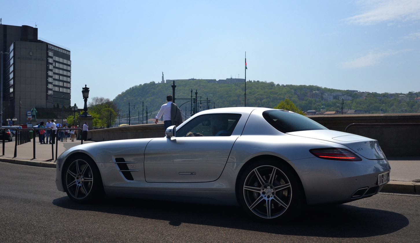 Mercedes-Benz SLS AMG